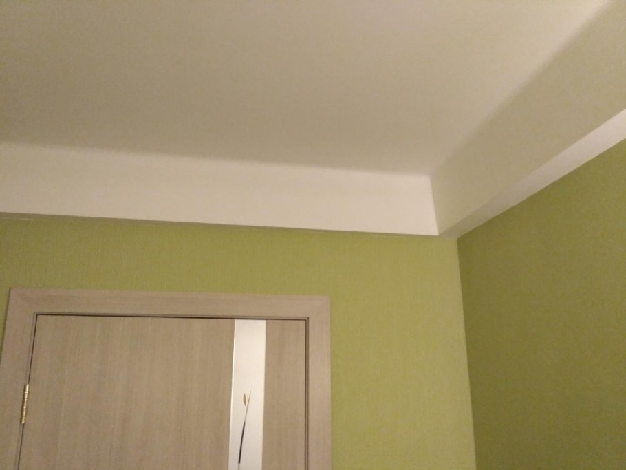 Потолок с выступом