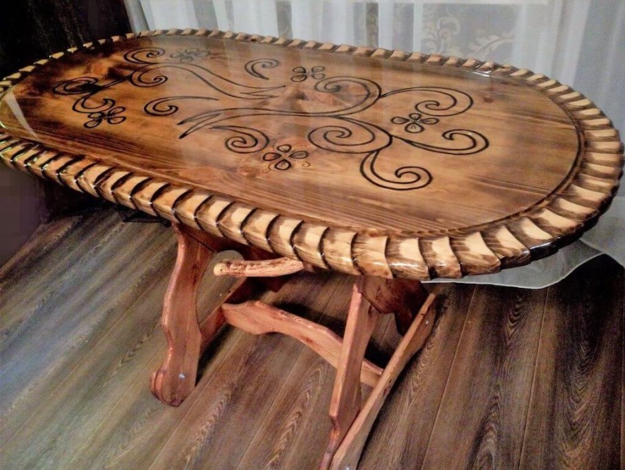 Стол из дерева