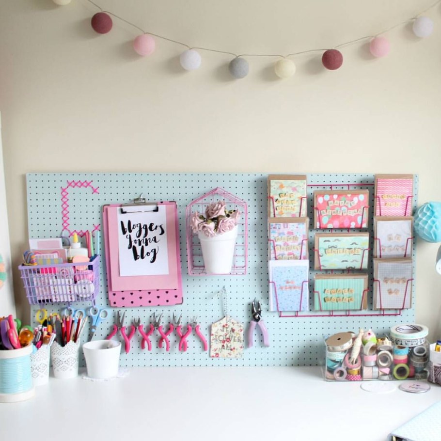 Украсить свою комнату