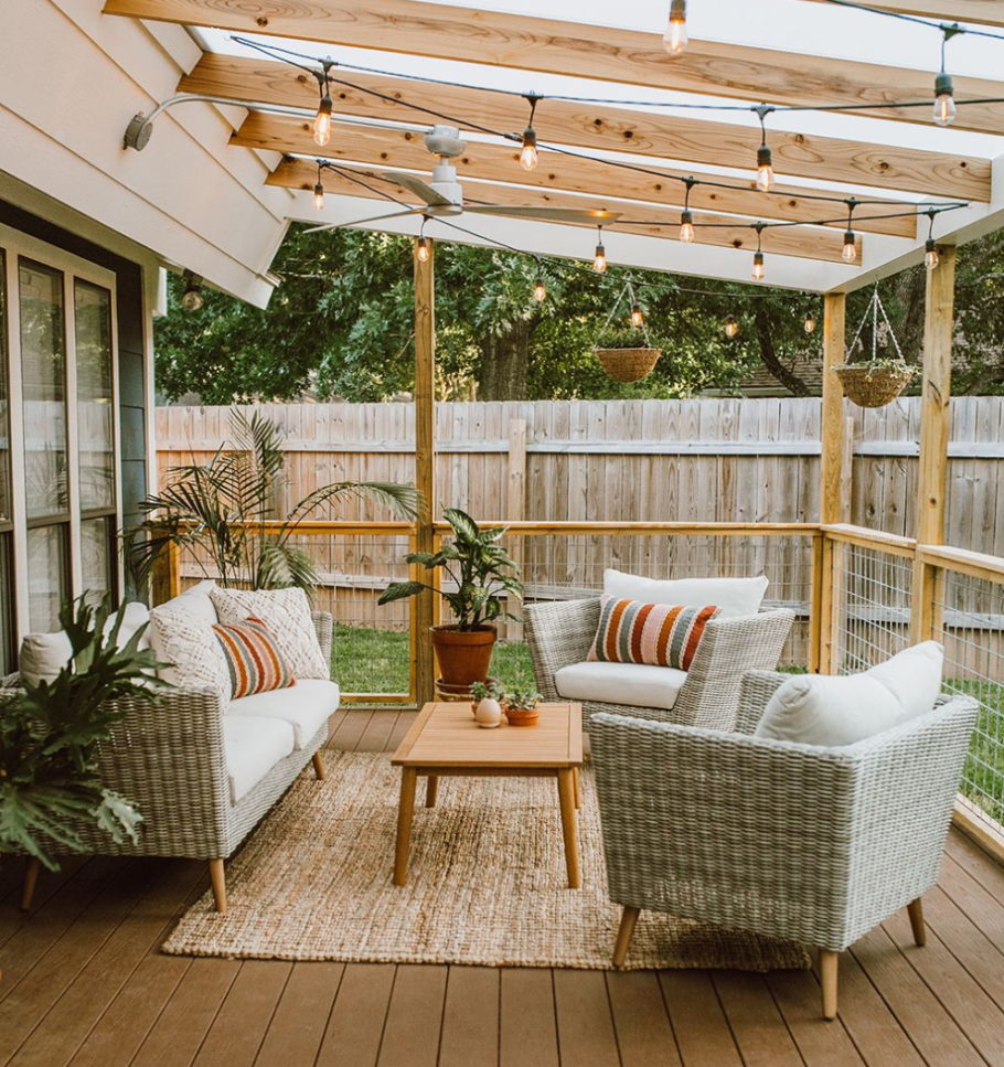 Веранда патио с перголой