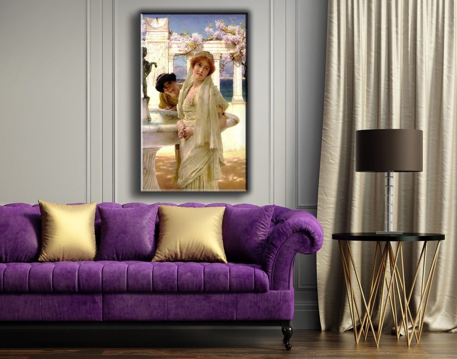 Фиолетовый диван в гостиной