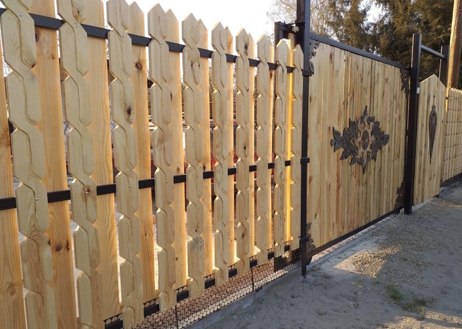 Деревянный забор для дачи