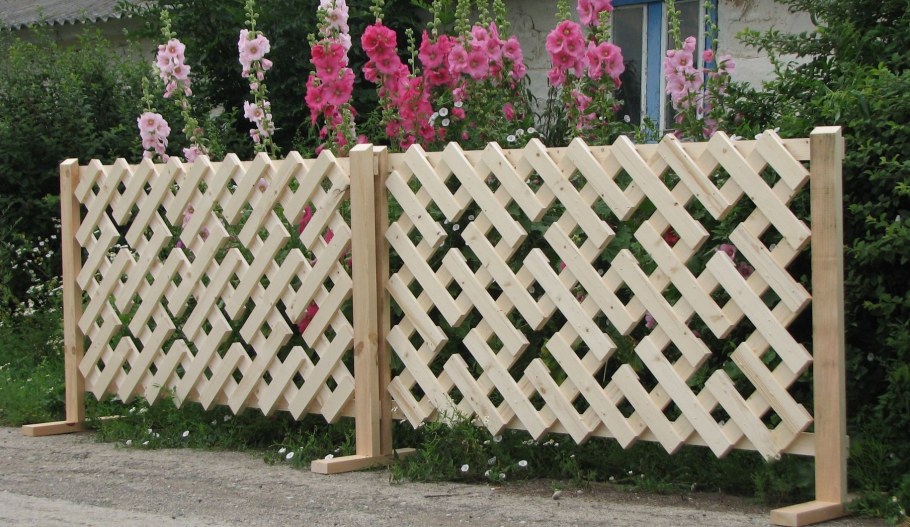 Деревянный заборчик