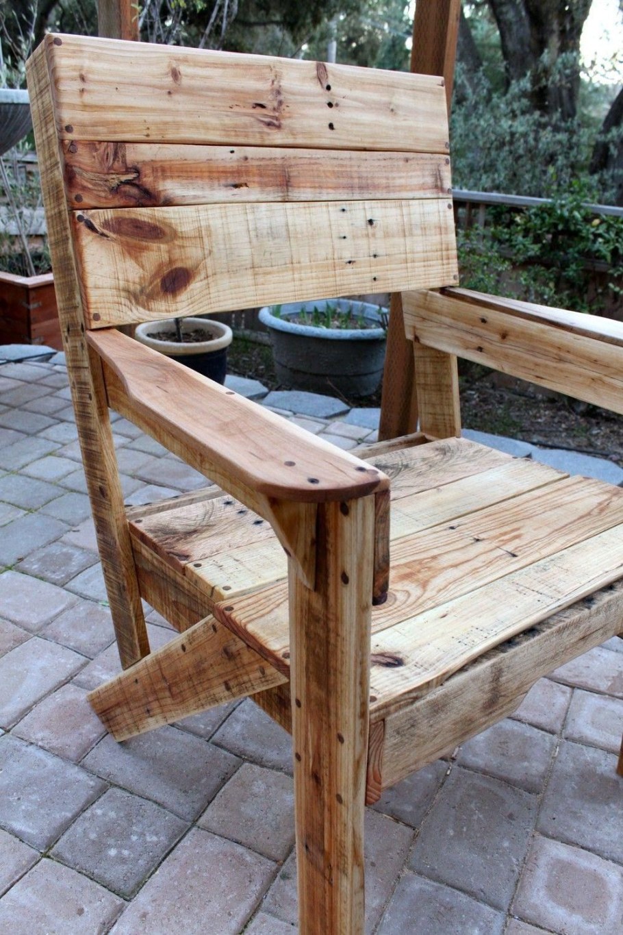 Стул из дерева