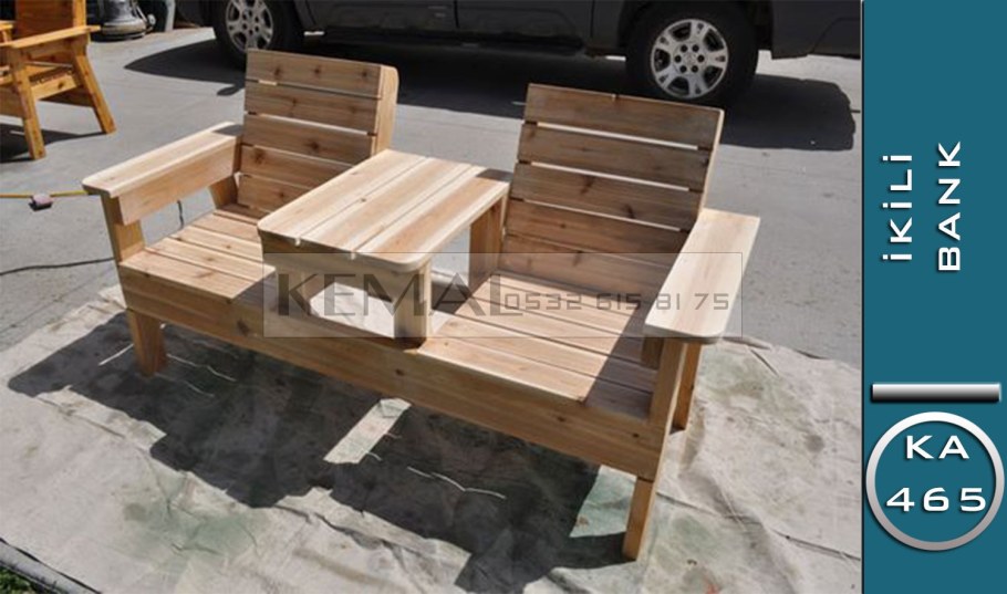 Скамейка со столиком из паллет