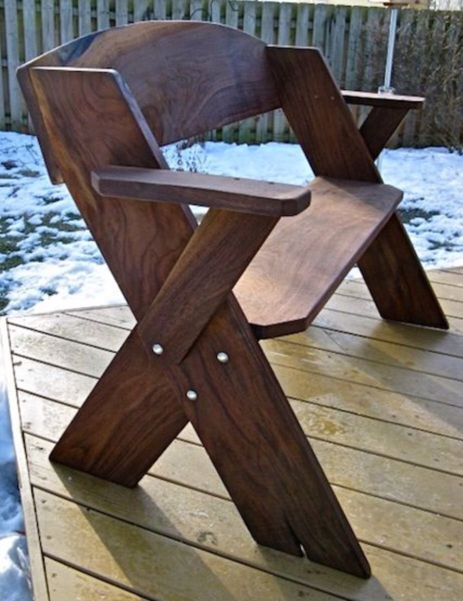 Стул из дерева
