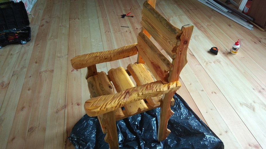 Самодельные деревянные стулья