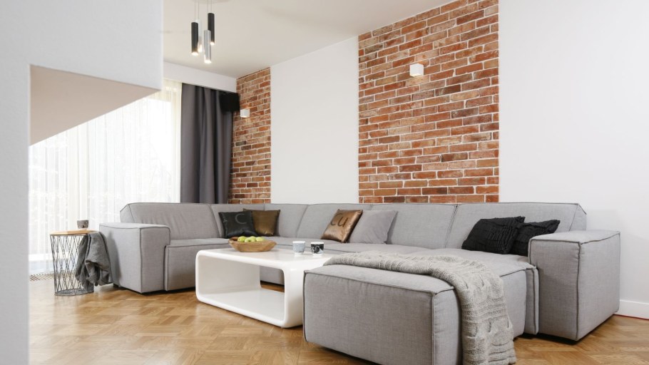 Гостиная с кирпичной стеной