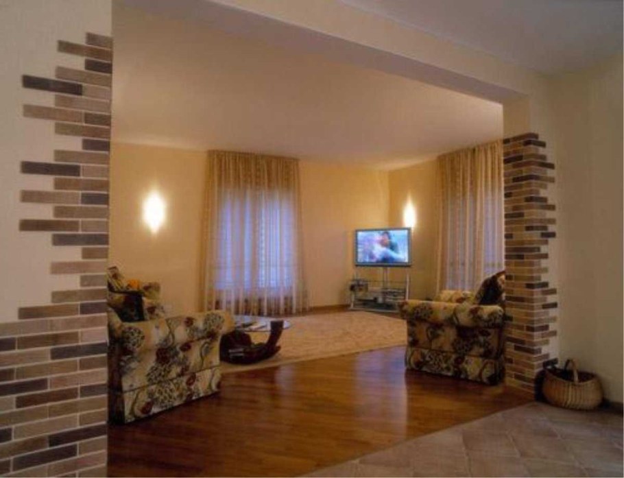 Отделка декоративным камнем в квартире