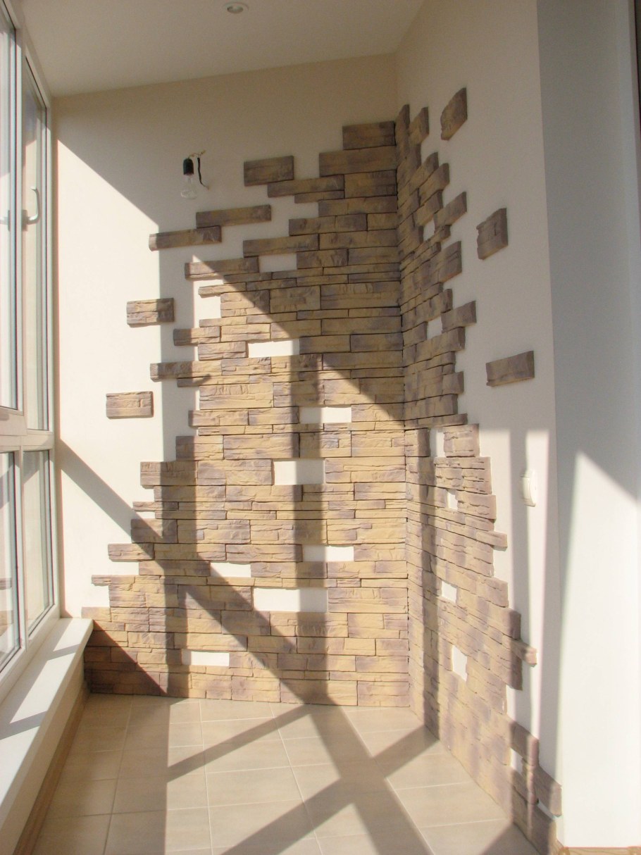 Отделка балкона камнем