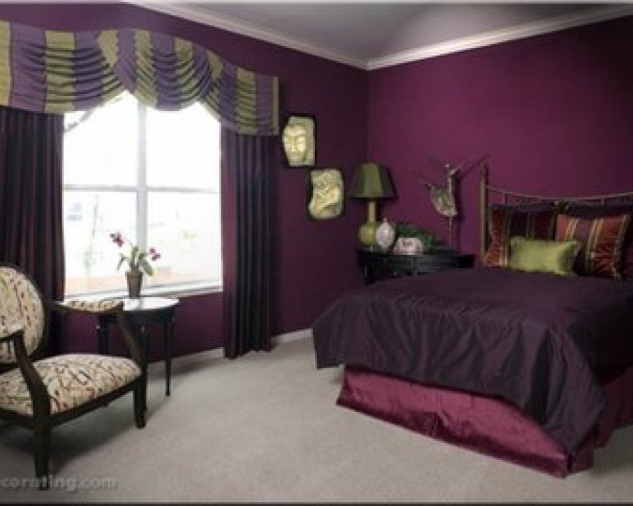 Спальня в бордовых тонах