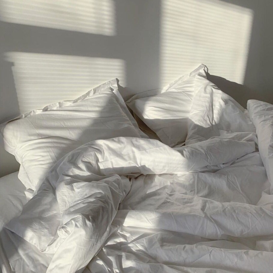 Одеяло на кровати