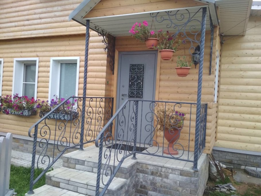 Крыльцо в деревенском доме