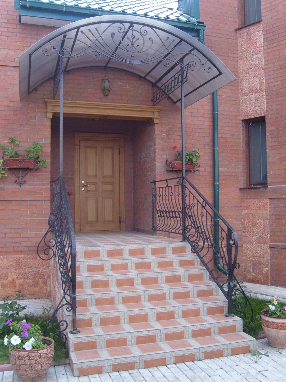 Крыльцо с навесом