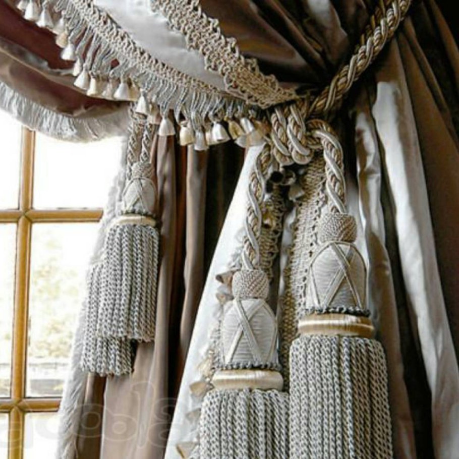 Шторы с бахромой и кистями