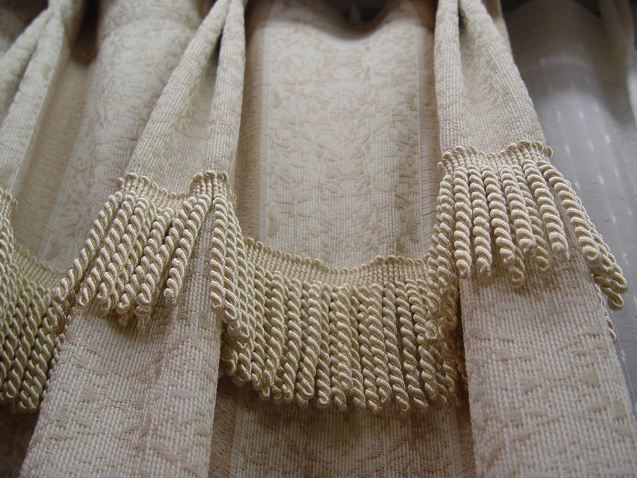 Шторы с бахромой внизу