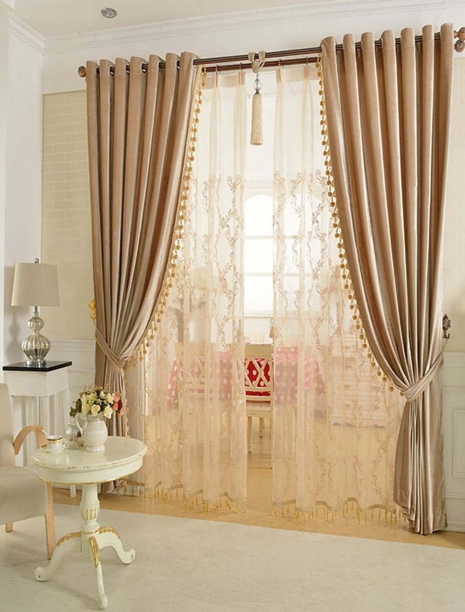 Шторы бежевые