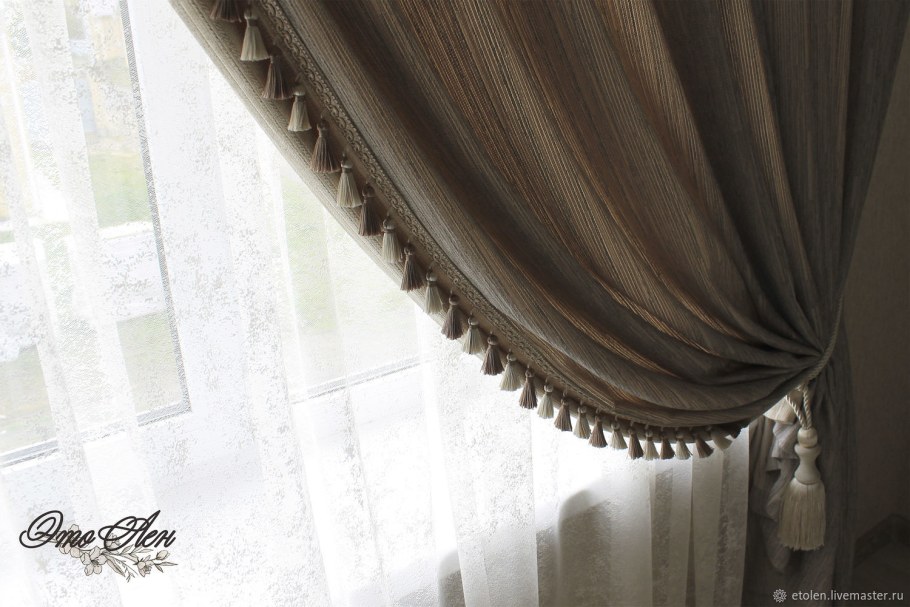 Бархатные шторы с бахромой