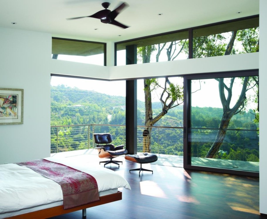 Спальня с видом на лес