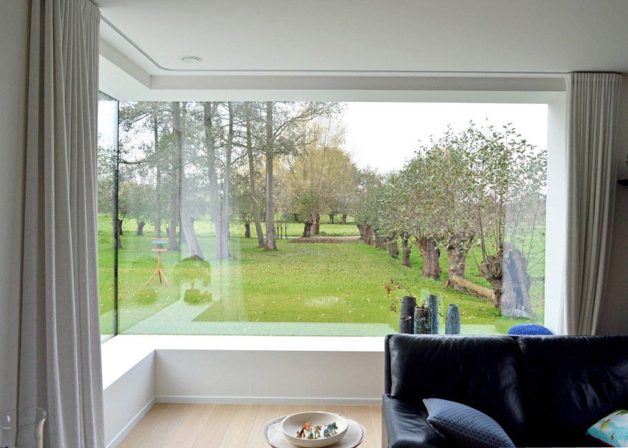 Комната с панорамными окнами