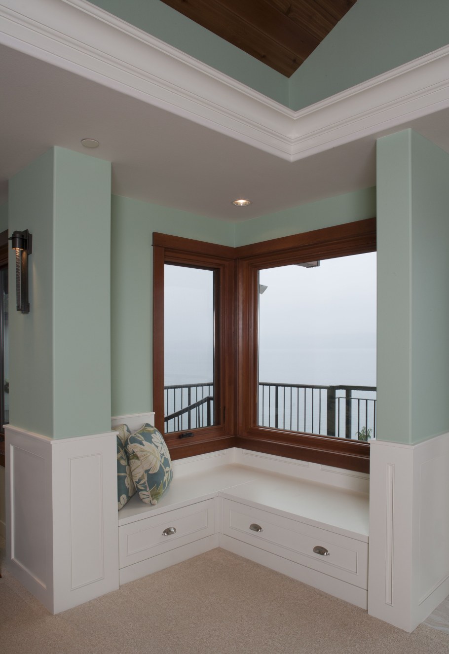 Угловое окно