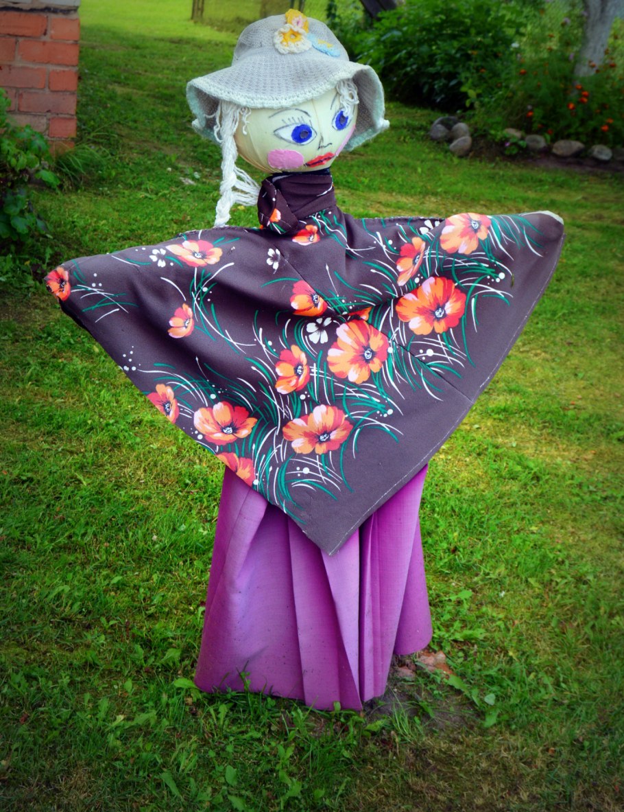 Красивые чучела для сада