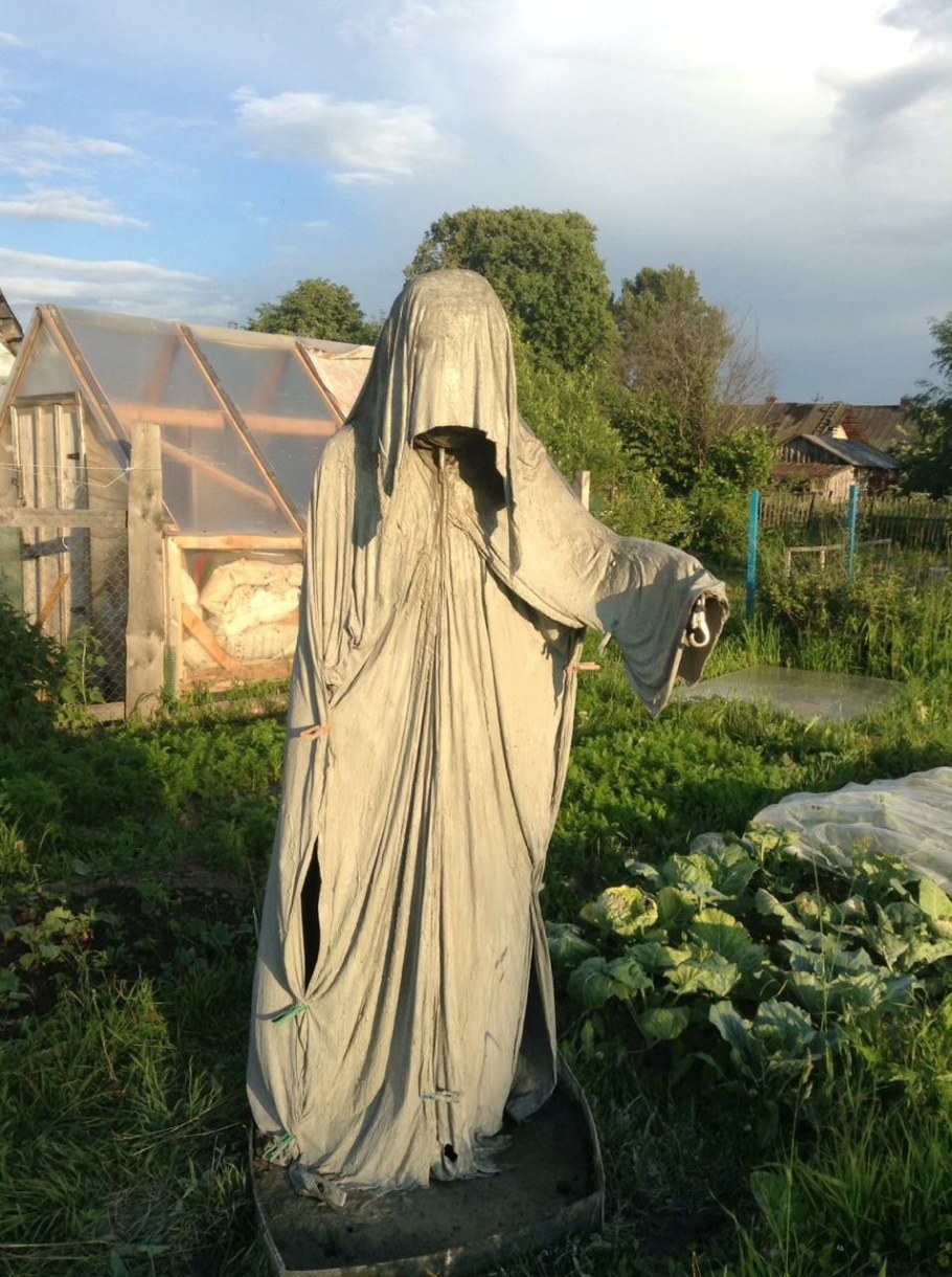 Чучело смерть в огороде