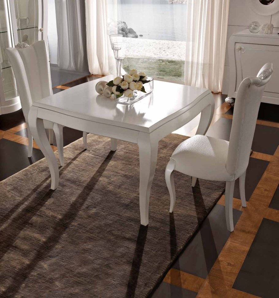 Обеденный стол и стулья в стиле Неоклассика