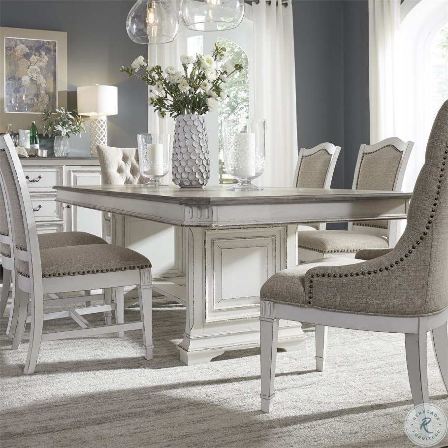 Обеденный стол в стиле Неоклассика