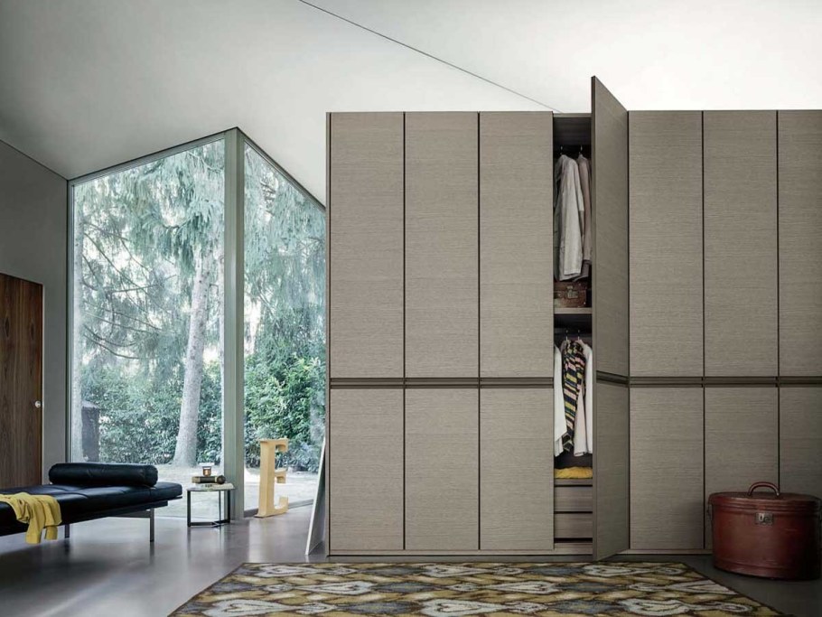 Шкаф распашной с кругами на фасаде