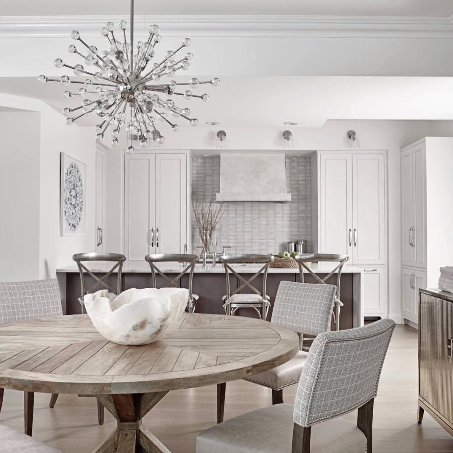 Обеденный стол в стиле Неоклассика