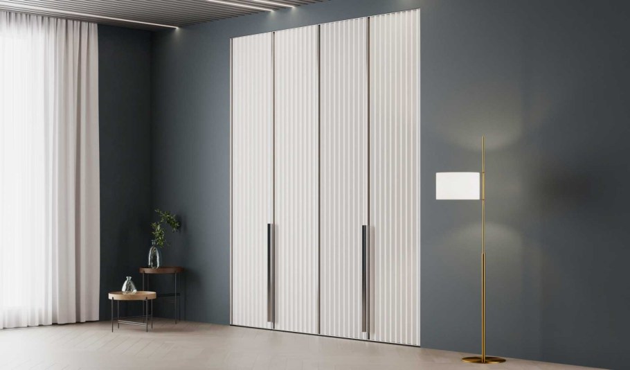 Шкаф с рельефным фасадом