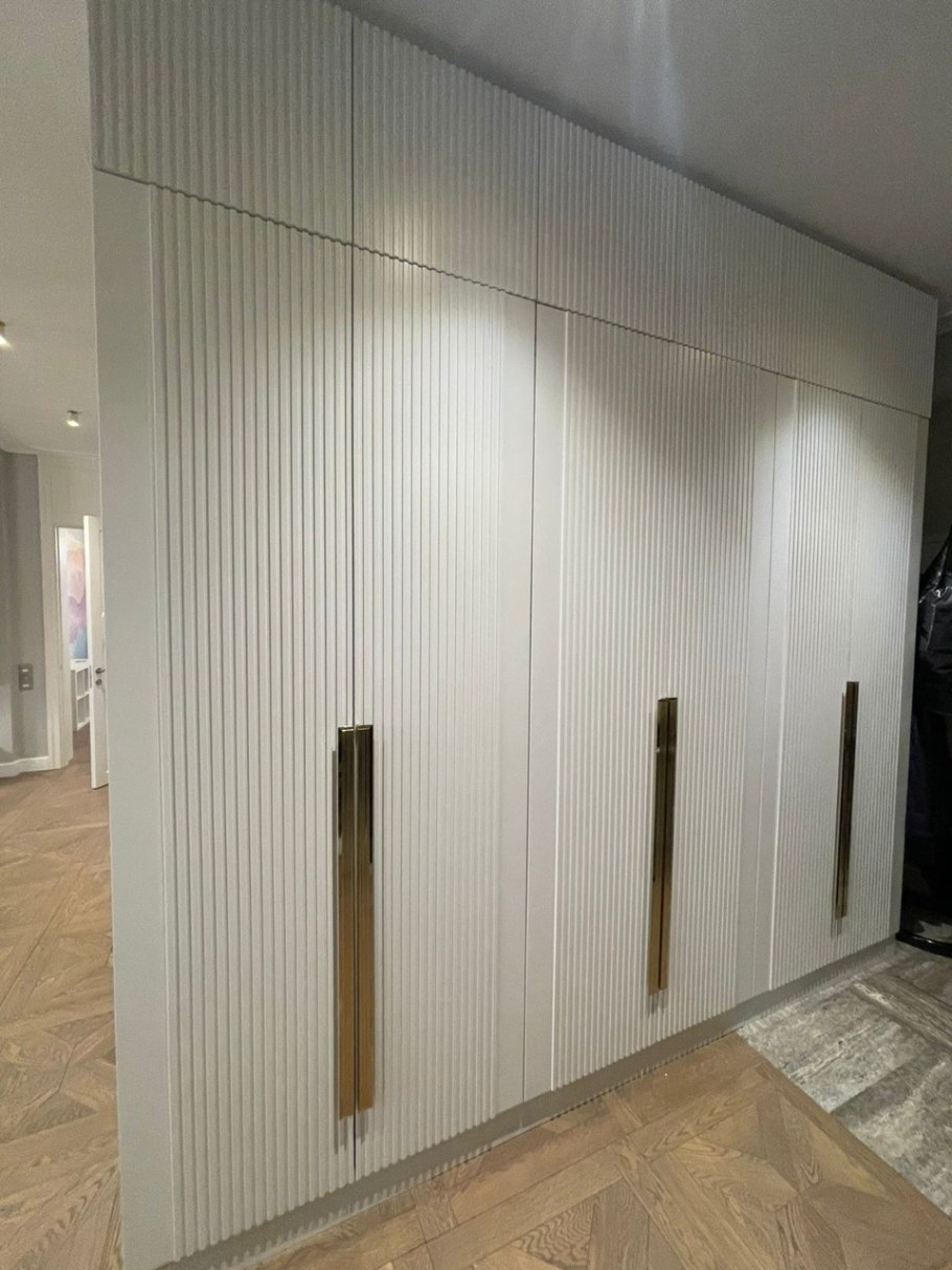 Реечный фасад для шкафа вертикальный