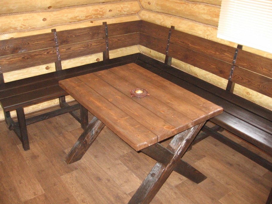 Деревянный стол в баню