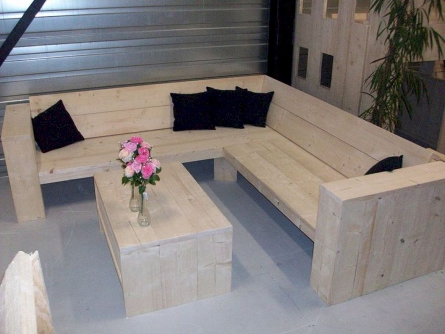 Угловая скамейка на террасу