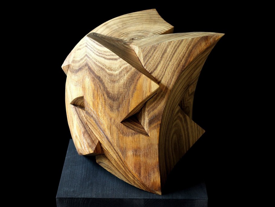 Абстрактные фигурки из дерева