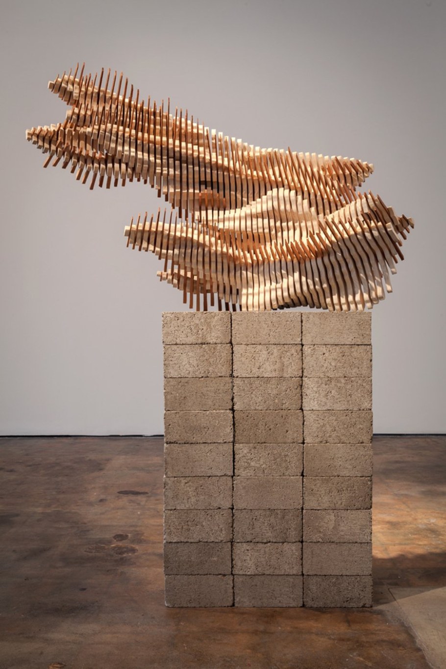 Абстрактная скульптура