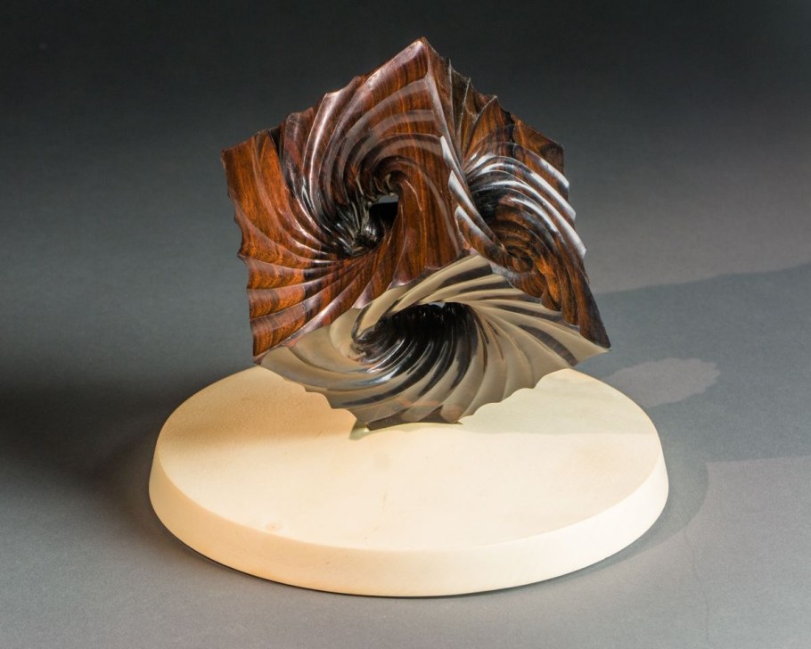 Современная деревянная скульптура