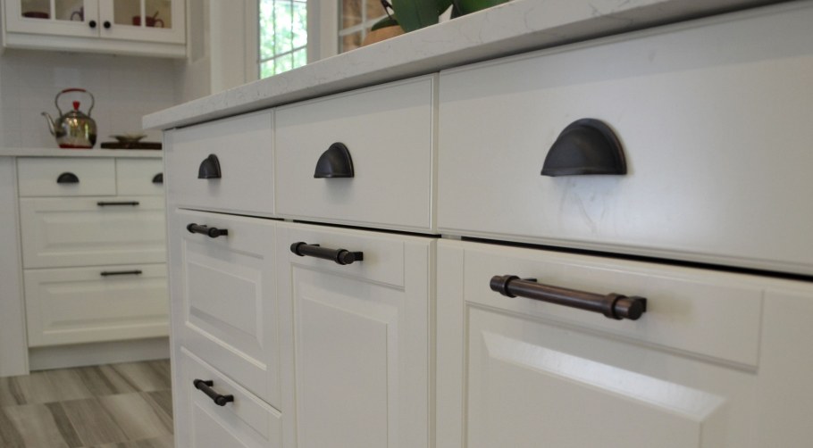 Кухня с ручками