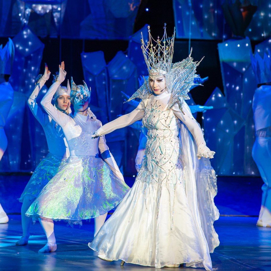 Снежная коро*ева