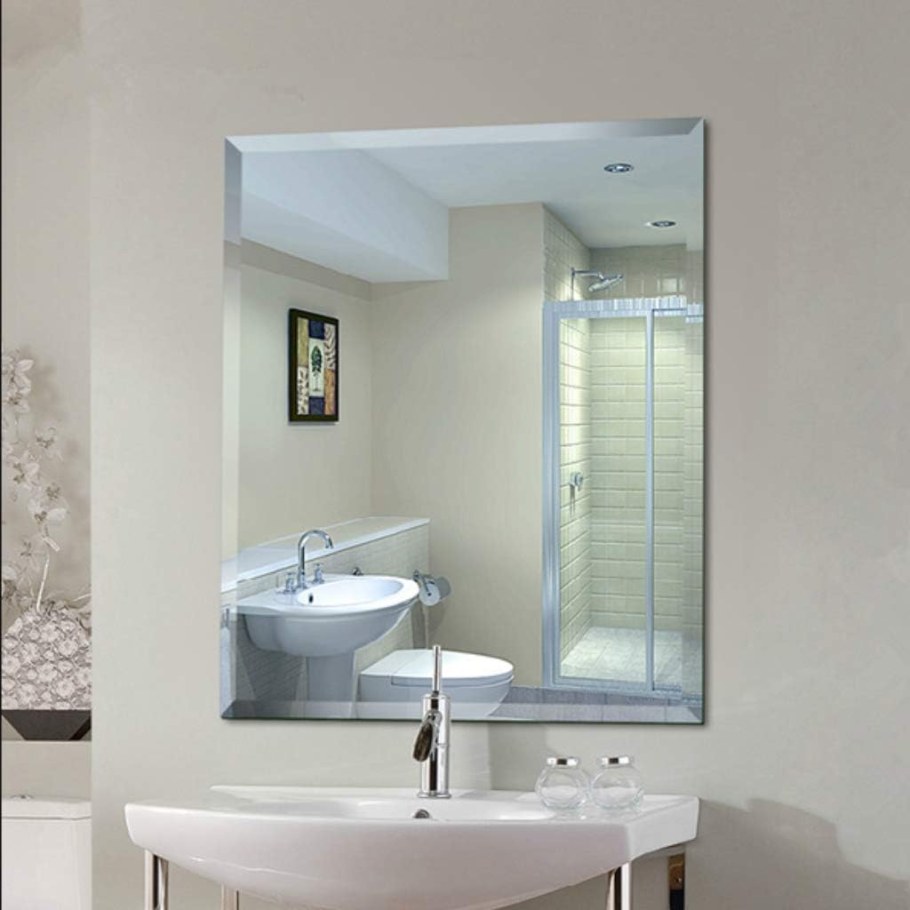 Прямоугольное зеркало в ванной