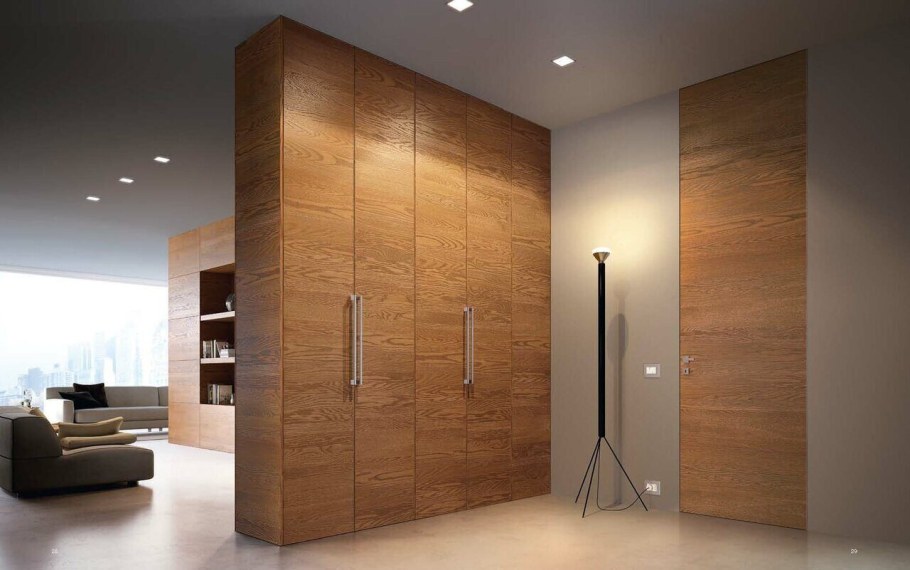 Скрытая дверь под дерево