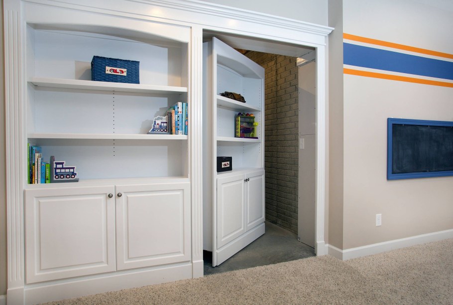 Потайная дверь в комнату