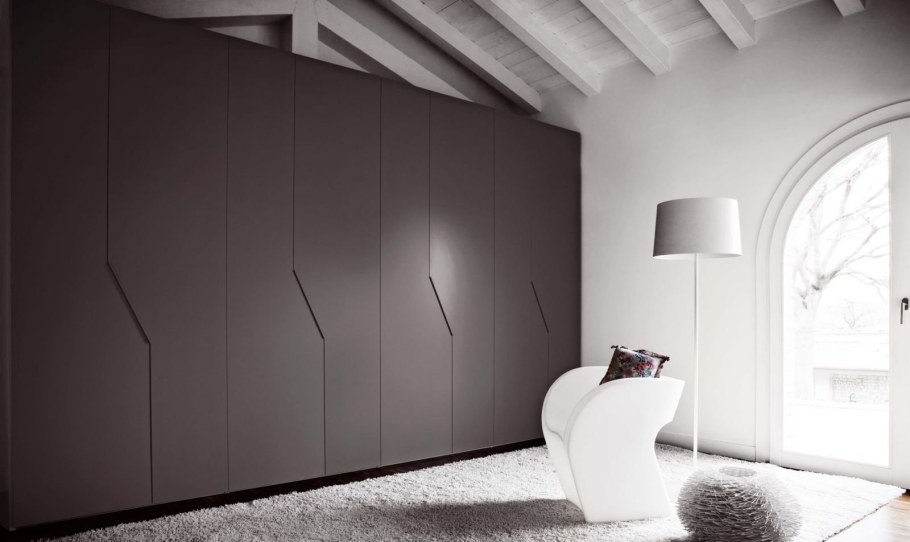 Современные распашные шкафы