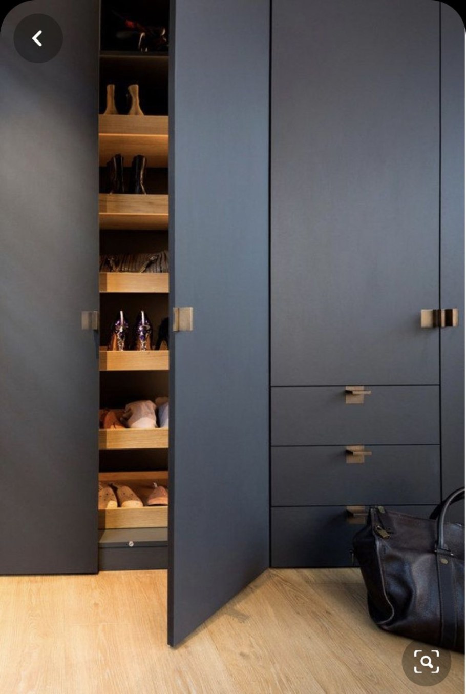 Встроенный шкаф в прихожую матовый