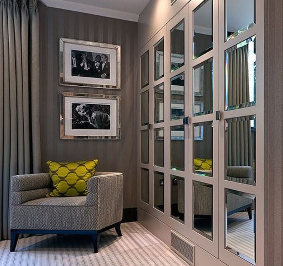 Шкаф в гостиной интерьер