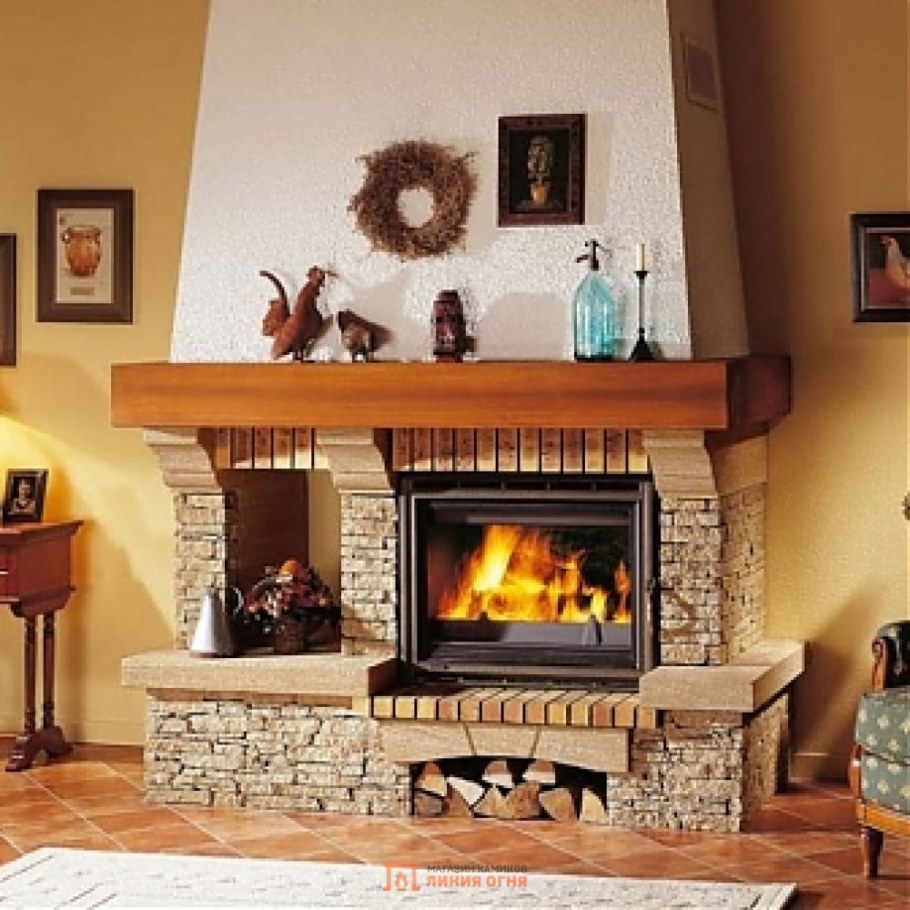 Декоративный камин в гостиной
