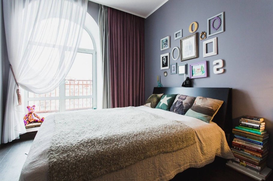 Маленькая спальня с окном