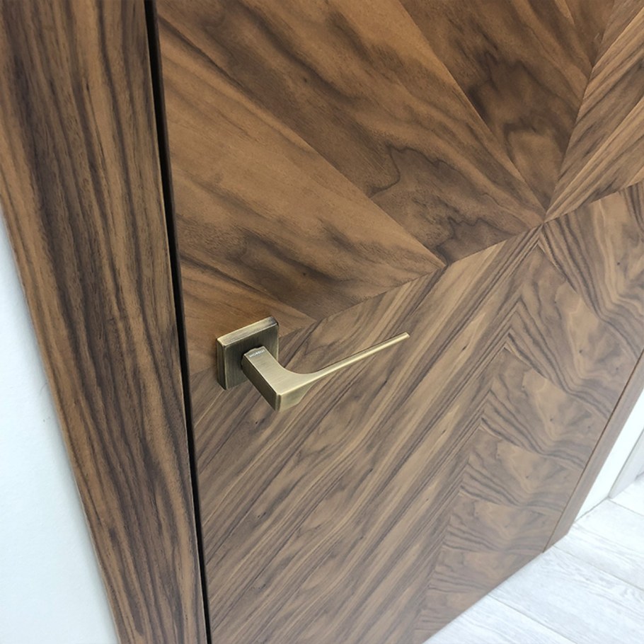 Двери шпон елочка Noce