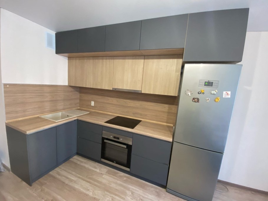 Кухонный гарнитур с антресолями